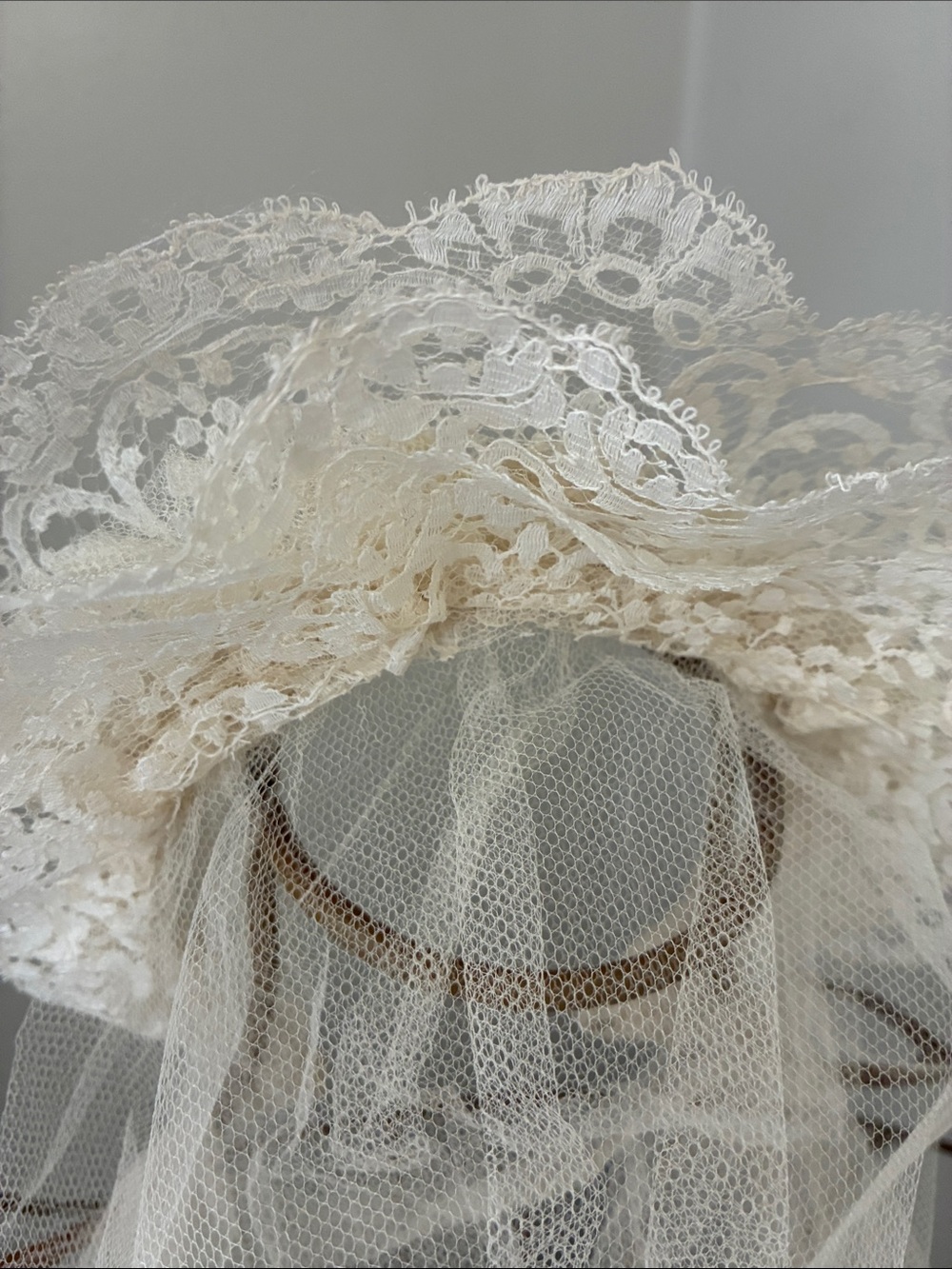 Antique Cream Lace Bridal headpiece with Scalloped Silk Veil - Picture 3 of 3